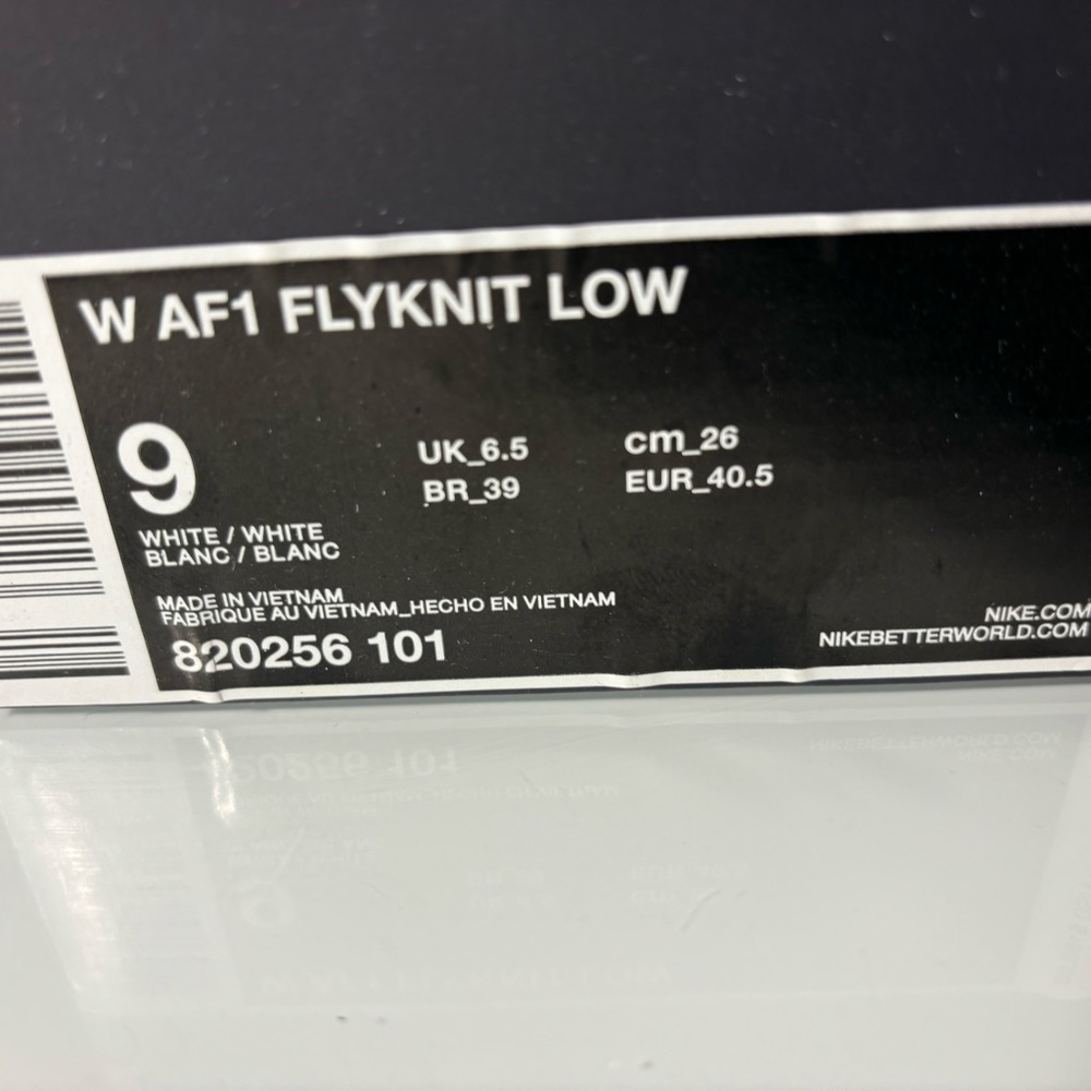 Women’s Flynt Nike’s in the box  size 9 white